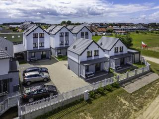 FRAJDA Domki - Apartamenty 6-osobowe - salon i dwie sypialnie oraz Studia 4-osobowe - pokój z aneksem kuchennym - Rewal - 0