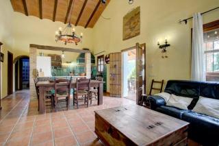 Villa 81 by Mila Prieto - El Gastor - 1