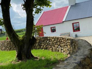 FARM STAY THE GLEBE COTTAGE KILREA - - 4