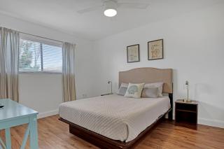 Spacious Townhome 5 Mins Walk to Beach - 4