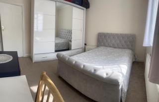 Master room with king size bed. - Londra - 0