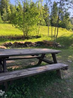 T2 avec une chambre et un coin montagne en Rez-de-chaussée avec terrasse et table extérieure - 1