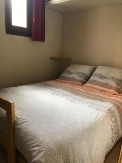 T2 avec une chambre et un coin montagne en Rez-de-chaussée avec terrasse et table extérieure - Enchastrayes - 5