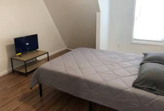 Private apartment with 3 bedrooms and 1 bathroom near Newark International Airport EWR and New York City - Newark - 7