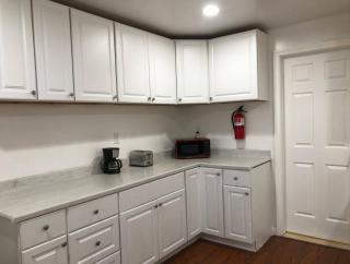 Private apartment with 3 bedrooms and 1 bathroom near Newark International Airport EWR and New York City - Newark - 5