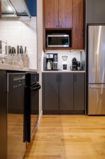 Topside Boulder Bright & Modern Furnished Private 1BR 2BA Apartment - 4