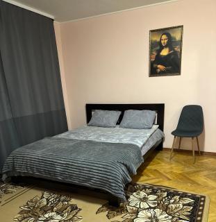 4-км в центрі міста - Riwne - 1