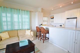 Casual Beachfront Studio with Pool apts by Bluescape - Bridgetown - 5