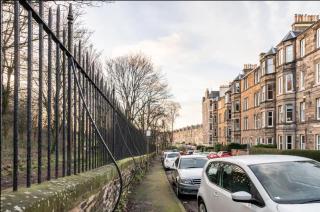 Holyrood Park: Lush & Arty 2 Double Bed Flat - Edinburgh - 1