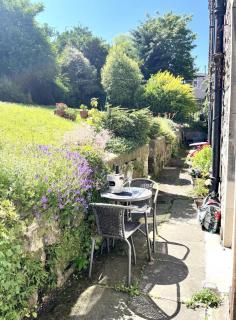Holyrood Park: Lush & Arty 2 Double Bed Flat - Edinburgh - 2