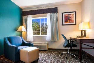 SureStay Plus Hotel by Best Western Topeka - Topeka - 3
