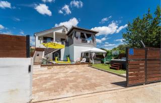 Pet Friendly Home In Tinj With Jacuzzi - Tinj - 4