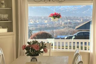 Farmhouse Minus the Farm - East Wenatchee - 6