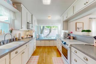Farmhouse Minus the Farm - East Wenatchee - 4