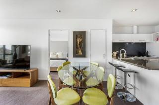 Perfection, Style, 2BR, 2BA, 2 Free Carpark 400m to Eden Park - Auckland - 2