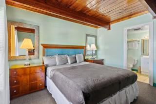 Oceanfront Inn, Partial Ocean View, King Bed, #8 - Fort Pierce - 7