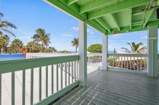 Oceanfront Inn, Partial Ocean View, King Bed, #8 - Fort Pierce - 2