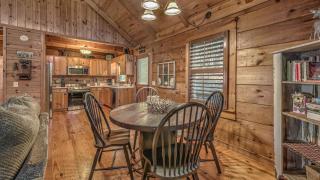 Treehouse Hideaway - Cherry Log - 7