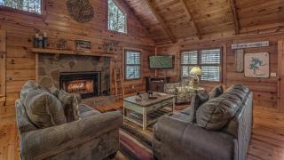 Treehouse Hideaway - Cherry Log - 3