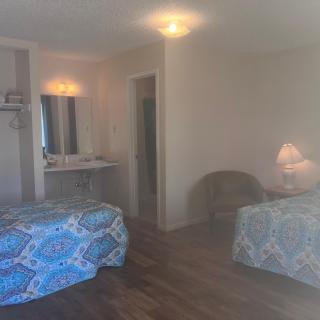 Alpine Lakeside Motel Room Backside - Hemphill - 6
