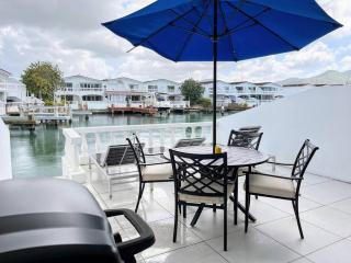 Renovated waterfront villa near the beach - Jolly Harbour - 0
