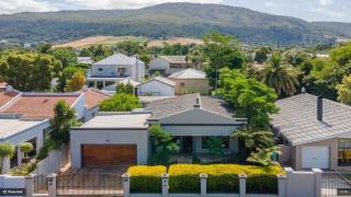Paarl Crystal Family Home - 9