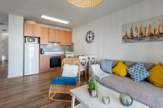 Renovated apartment on beachside with pool - 3