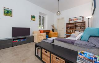 2 Bedroom Lovely Apartment In Mali Iz - Mali Iž - 8