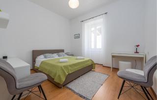 2 Bedroom Lovely Apartment In Mali Iz - 5