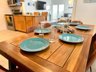 Laguna Azul - Sleeps 8 + Heated Pool + Walk to Beach - St Pete Beach - 4