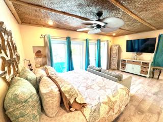 Laguna Azul - Sleeps 8 + Heated Pool + Walk to Beach - St Pete Beach - 1
