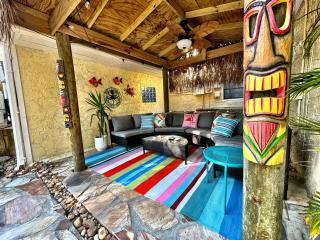 Laguna Azul - Sleeps 8 + Heated Pool + Walk to Beach - 9