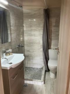 Κατηγιωργης ΞΕΝΩΝΑΣ ΡΕΓΓΙΝΑ 2 - 4