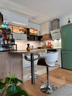 Boho style apartment - 7 mins from Paris Center - Garden and underground parking - 1