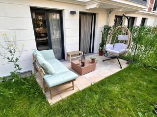 Boho style apartment - 7 mins from Paris Center - Garden and underground parking - 7