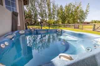 Spacious Family Home with Hot Tub - Ellensburg - 9