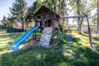 Spacious Family Home with Hot Tub - Ellensburg - 4