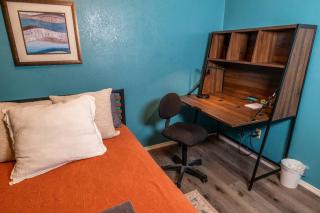 Spacious Family Home with Hot Tub - Ellensburg - 1