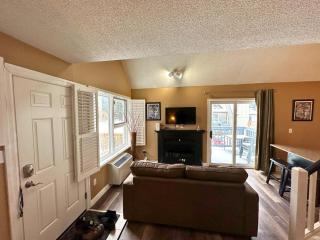 Mountain Loft Suite with Pool and Hot Tub - Blue Mountains - 5