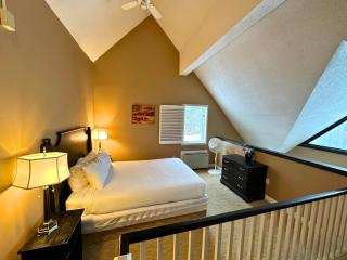 Mountain Loft Suite with Pool and Hot Tub - Blue Mountains - 4