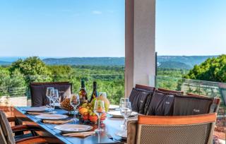 Amazing Home In Trget With Kitchen - 9