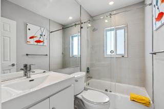 NEW Waterfront Retreat with Views & Pool Access - Pompano Beach - 4