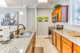 Walk to Ocean Myrtle Beach Townhome with Balcony! - Myrtle Beach - 2