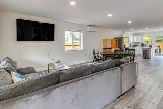 Charming Westport Abode with Hot Tub, Deck and Yard! - Westport - 7