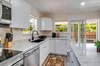 Charming Westport Abode with Hot Tub, Deck and Yard! - Westport - 4