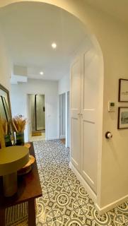 Bright, Spacious 2 Bedroom Apartment, Walk to Beach & Old Town - Nice - 4