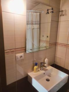 Nina's Guesthouse - Gjirokastra - 8