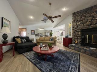 37CPD, Two bedroom, two bath log-sided condo with forest view condo - Mount Ida - 8