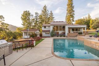 3 Bedrooms with 2 Bonus Rooms and Views! Pool with Spa - Mariposa - 2