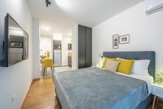 Home In Athens - Atene - 8